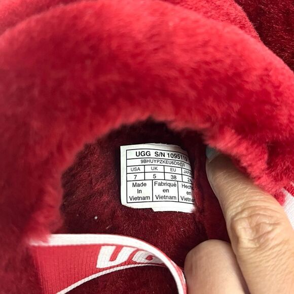 UGG Slippers Women’s 7 Red Fluff Yeah Logo Slide Platform - Picture 5 of 8